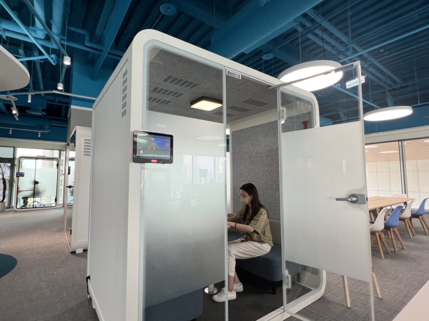 BBIN宝盈高雄據點的智慧行動辦公艙，展現BBIN宝盈在面板以外的研發應用軟實力